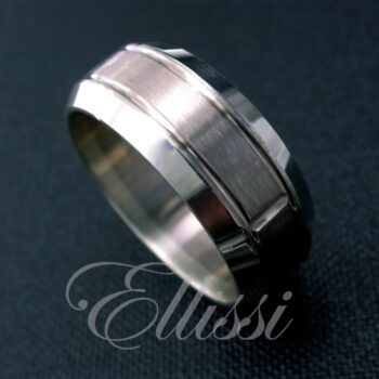 "Jazz" grooved men’s wedding ring in white gold.